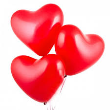 Облако из 3 воздушных шаров-сердечек красного цвета, диаметром 30 см, наполненных гелием, с бумажной лентой