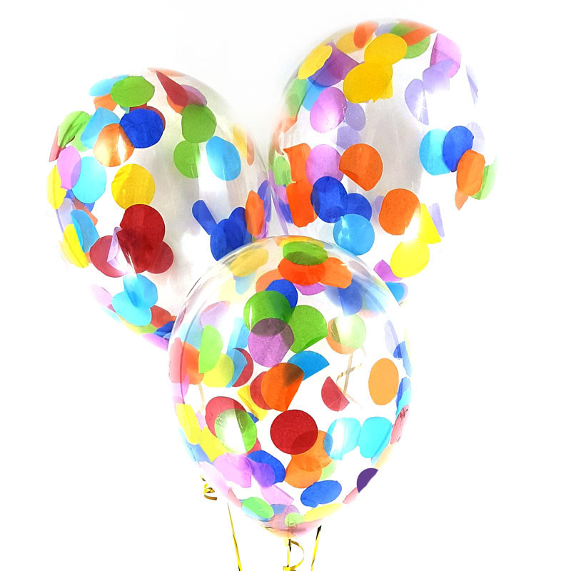 Воздушный шар, наполненный гелием, с разноцветным бумажным конфетти в виде кружочков внутри