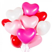 Облако из 13 воздушных шаров-сердечек, наполненных гелием и обработанных составом HiFloat для увеличения срока летучести. Цвета: красный, розовый, фуксия, белый.